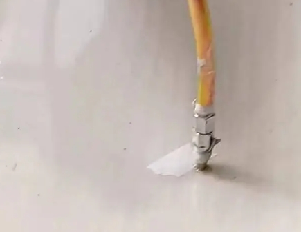 漯河瓷砖空鼓维修公司专业解答在瓷砖铺贴过程中，如果使用的砂料过粗（如全部使用了粗砂），可能会导致以下问题