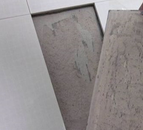 漯河瓷砖空鼓维修公司分享瓷砖铺贴时如果打浆（即涂抹在瓷砖背面和基层上的砂浆或瓷砖胶）过少，会带来以下问题